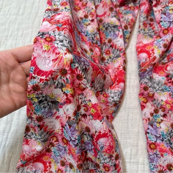 Lululemon Rollin with my Omies Jogger Floral Pants 6 Athleisure Lightweight - Picture 8 of 9